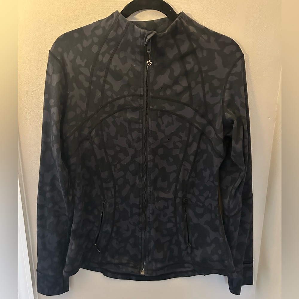 LULULEMON DEFINE JACKET BLACK CAMO PRINT SIZE 6